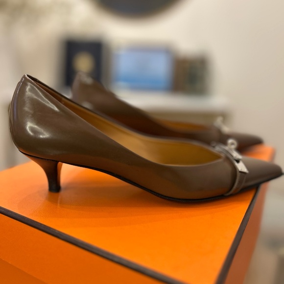 Hermes Brown Leather Pumps W/ Silver Tone Kelly Buckle Hardware Size 34.5 - Picture 3 of 6